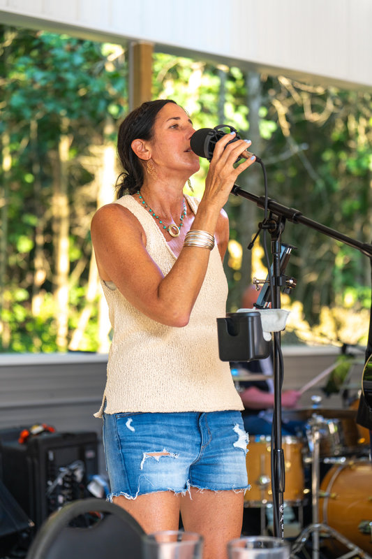 Stephanie Lubitz Shellhas - Singer
